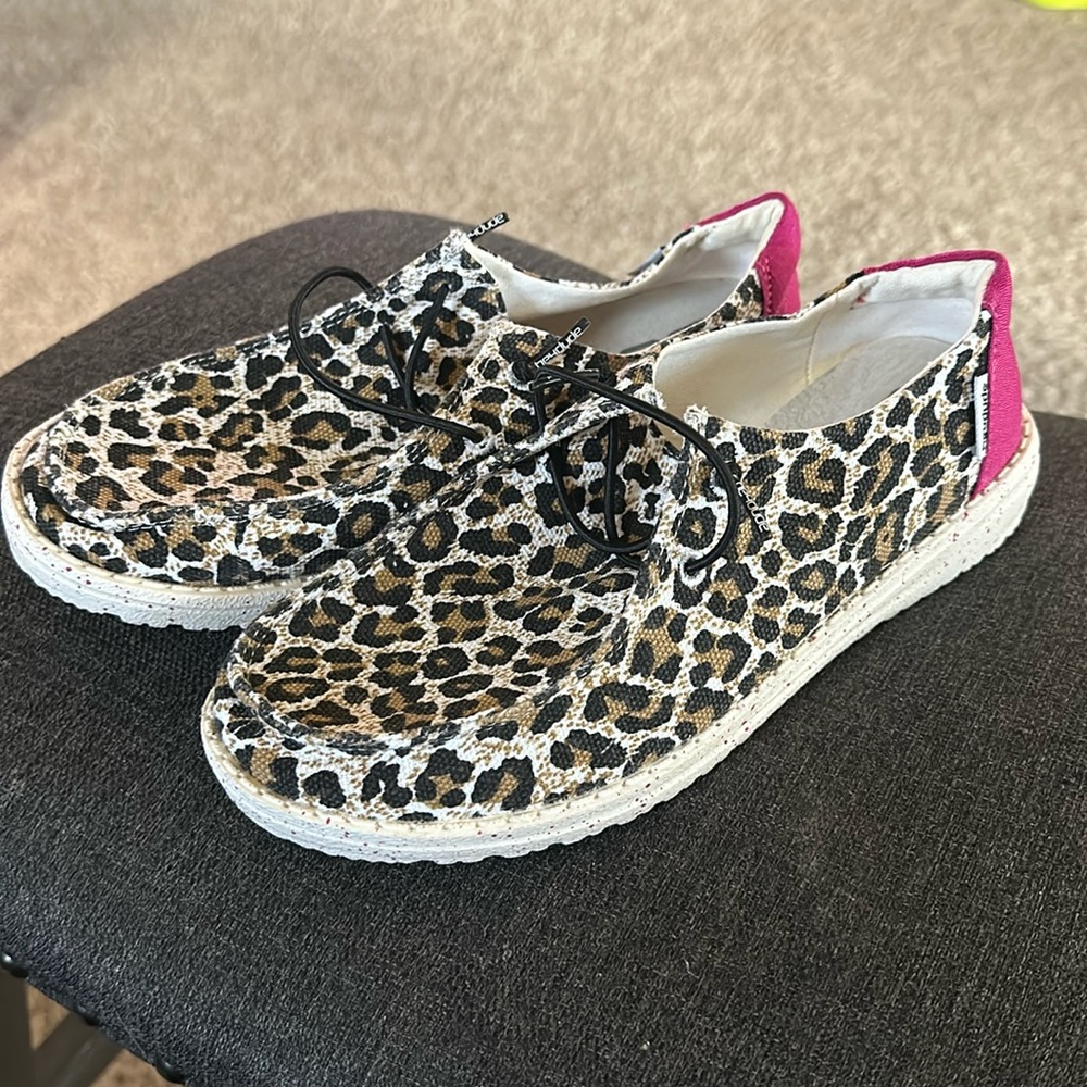Girls Hey Dude Cheetah Pink Size 4